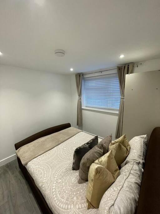Stylish & Cosy 1 Bed Apartment Swindon Exterior foto