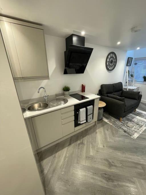 Stylish & Cosy 1 Bed Apartment Swindon Exterior foto