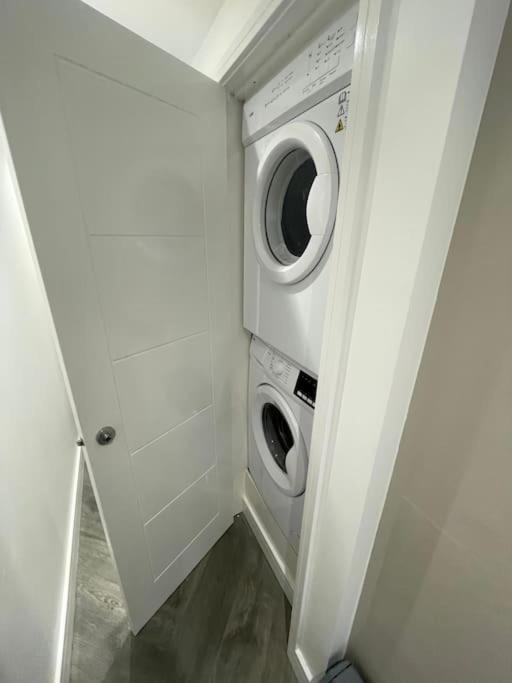 Stylish & Cosy 1 Bed Apartment Swindon Exterior foto